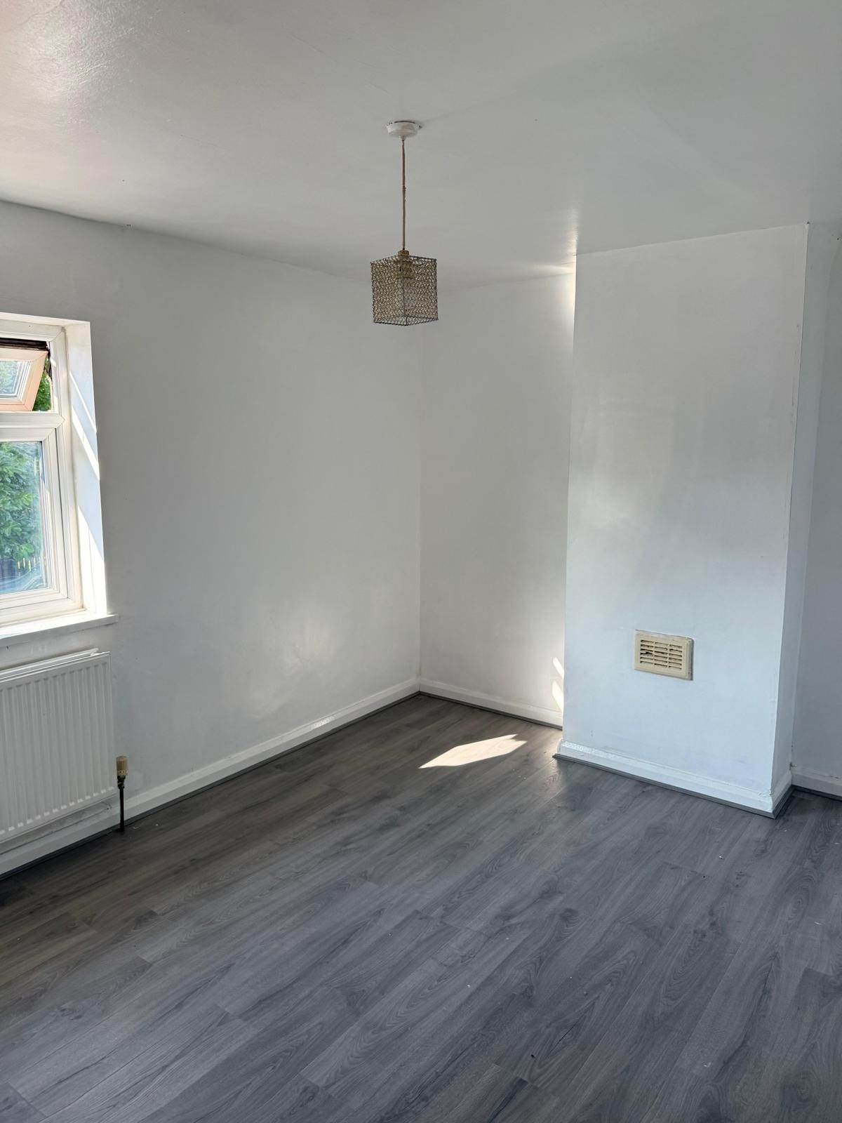 2 BEDROOM HOUSE, OLDHAM — photo 9 of 10