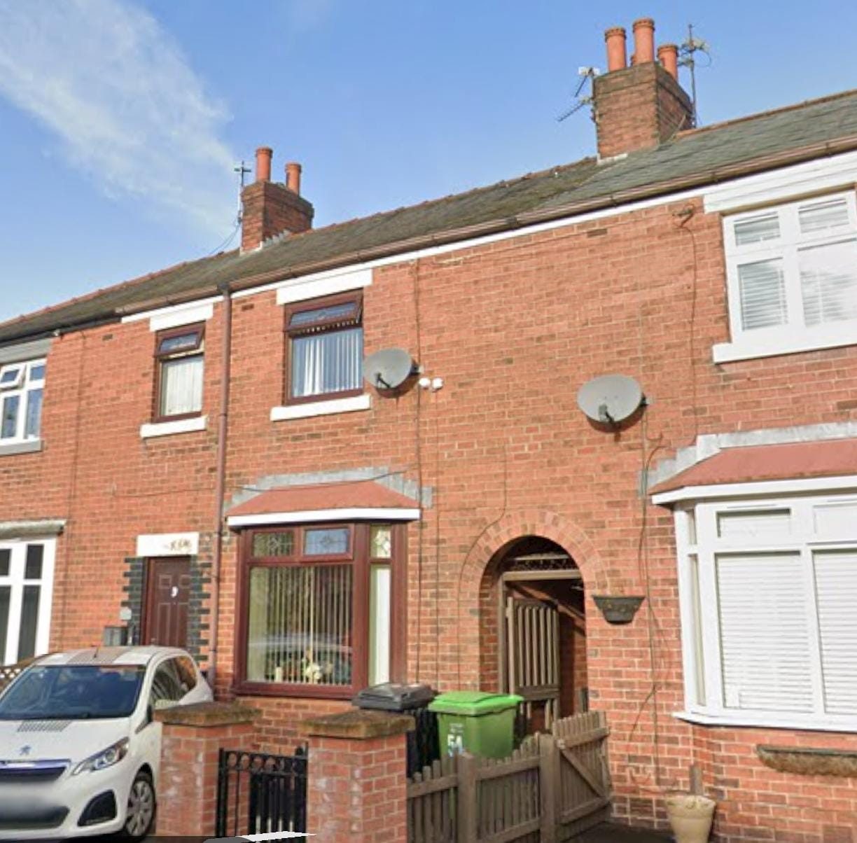 2 BEDROOM HOUSE, OLDHAM — photo 1 of 10